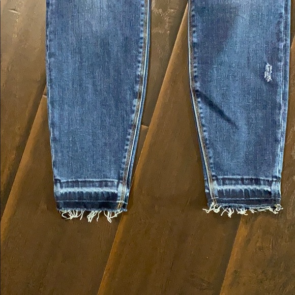 SOLD! SPANX Distressed Ankle Skinny Jeans sz S - Picture 3 of 9
